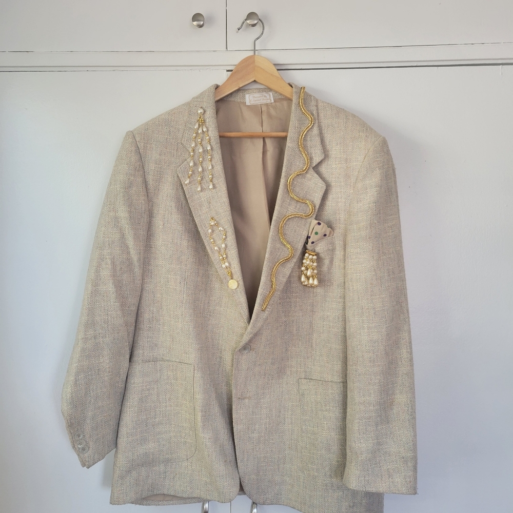Elegant Cream Tweed Women's Blazer with Gold Embellishments